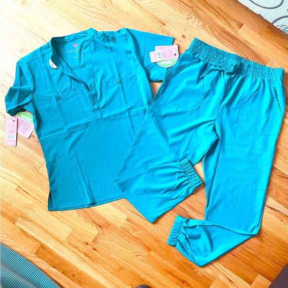 SCRUB SET - Picture 2 of 8